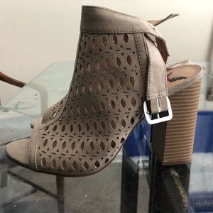 Heel boots